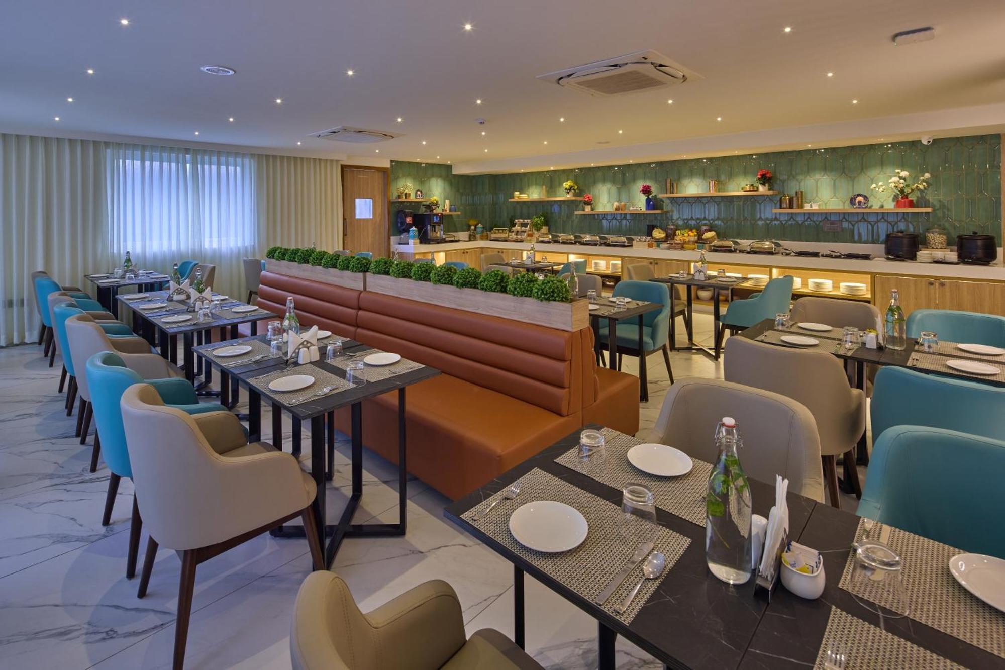 Grand Continent Hebbal A Sarovar Portico Affiliate Hotel Bangalore Exteriör bild