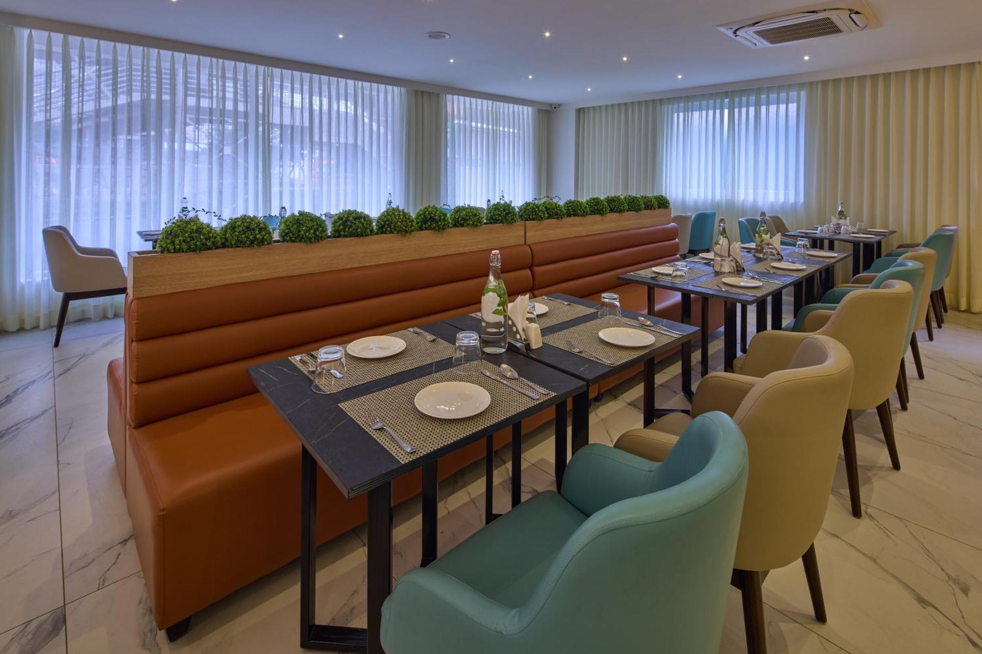 Grand Continent Hebbal A Sarovar Portico Affiliate Hotel Bangalore Exteriör bild