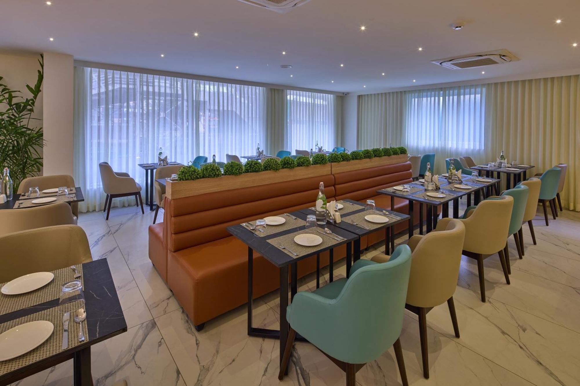 Grand Continent Hebbal A Sarovar Portico Affiliate Hotel Bangalore Exteriör bild