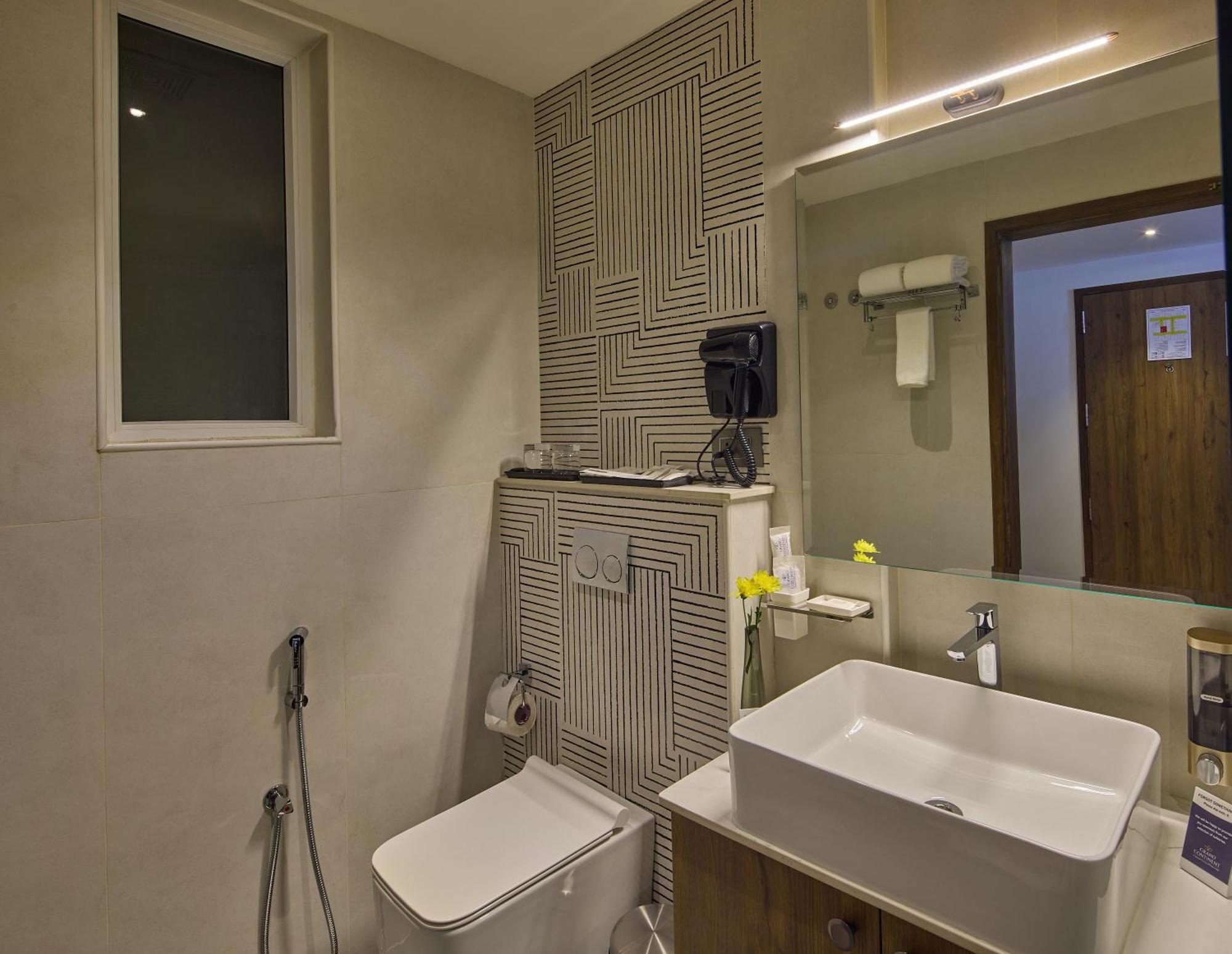 Grand Continent Hebbal A Sarovar Portico Affiliate Hotel Bangalore Exteriör bild